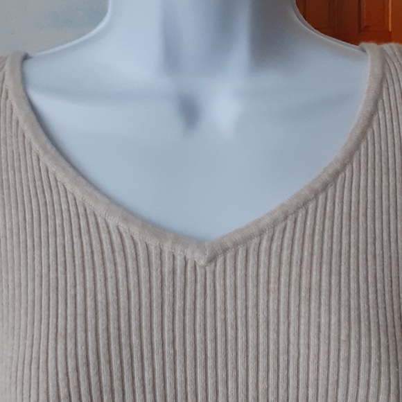 Karen Scott tan heather ribbed v-neck sweater - Picture 2 of 7